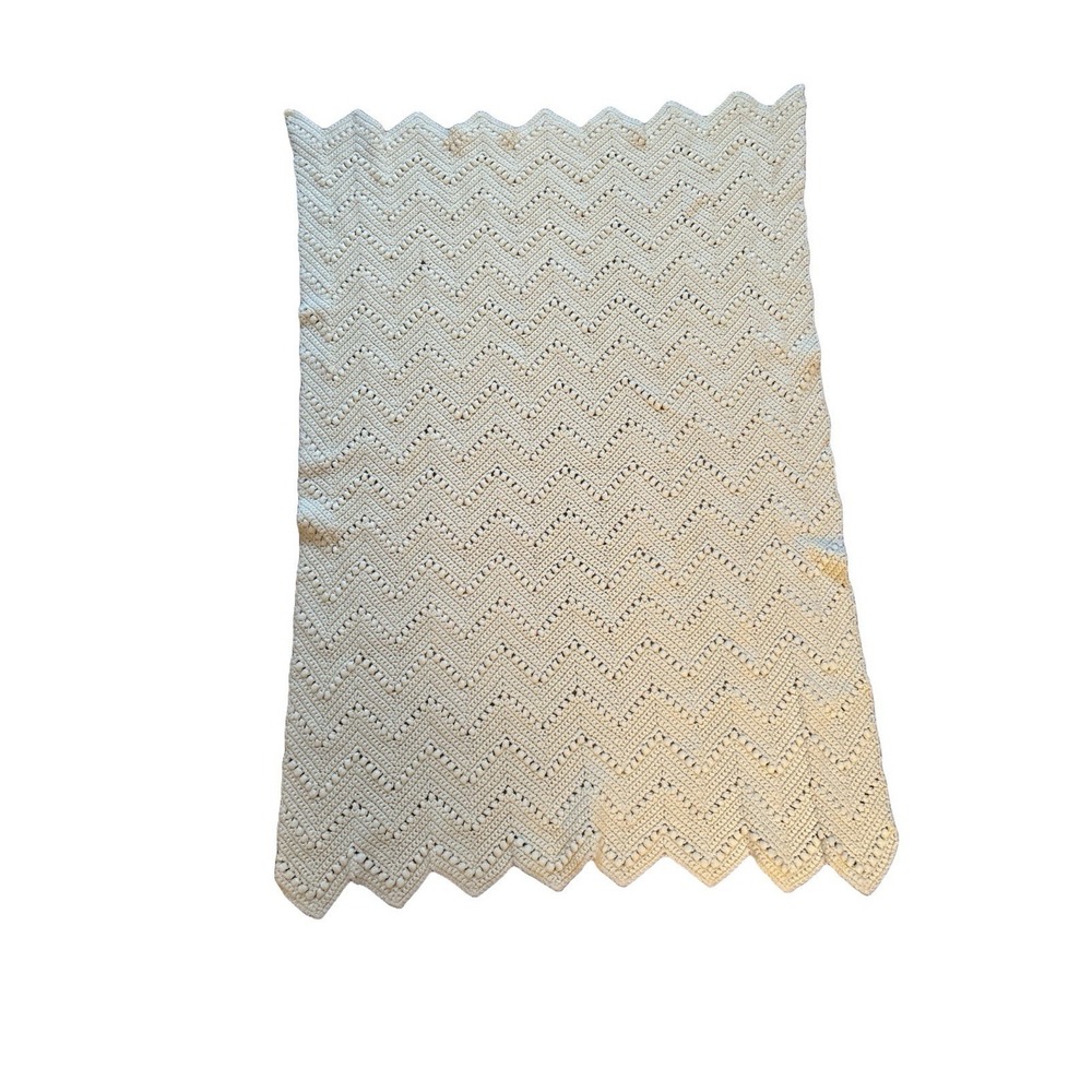BEAUTIFUL NEW HANDMADE CROCHET BABY BLANKET/AFGHAN YELLOW SCALLOPED BORDER